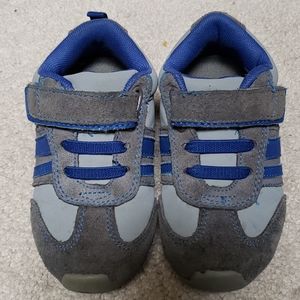 Pediped flex sneaker